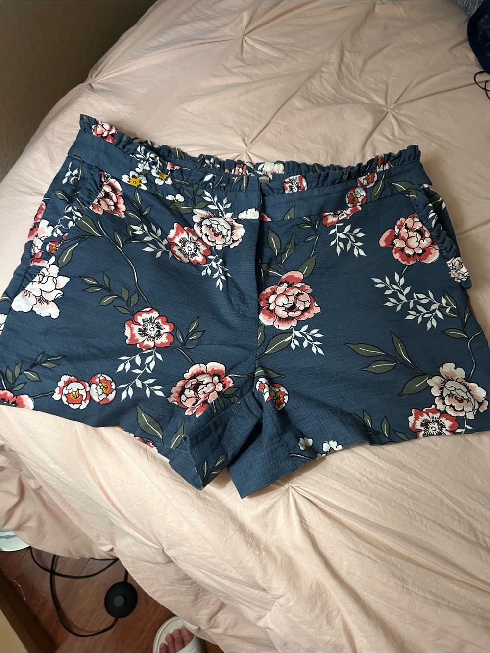 Loft Floral Ruffle 4 Inch Women's Dressy Shorts - Blue